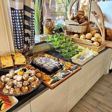 Monika Bed & Breakfast ครีนิซามอร์สกา ภายนอก รูปภาพ